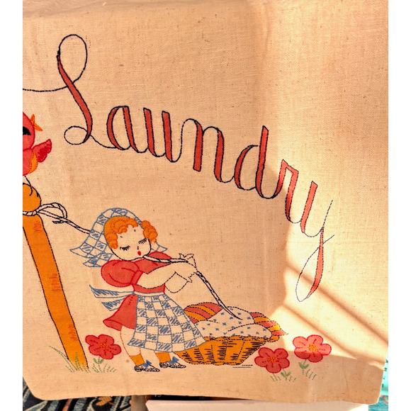 Darling Vintage Hand-Embroidered Laundry Bag/Sack Drawstring, Sunbonnet Ladies - Picture 2 of 14